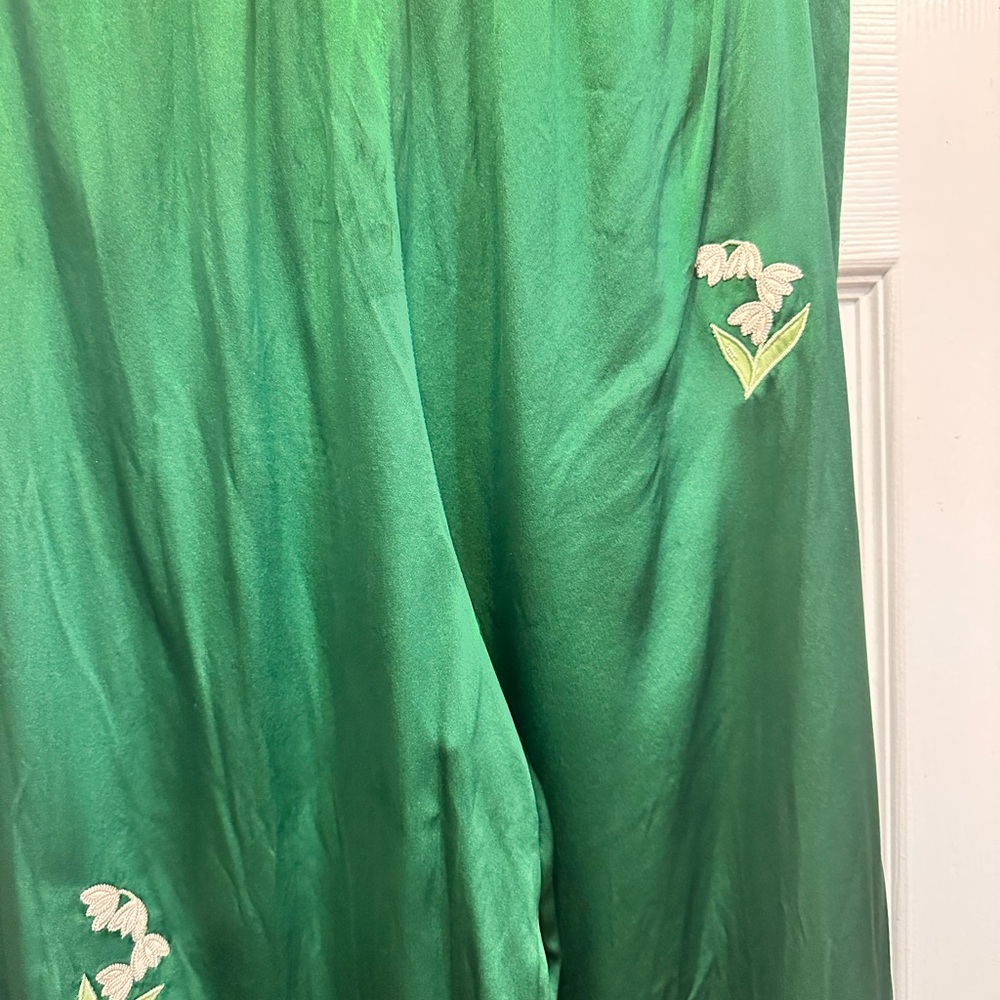 Doen Women’s Stasia Ruffled Green Satin Silk Leg Pant Floral Appliqué Small - Picture 5 of 9